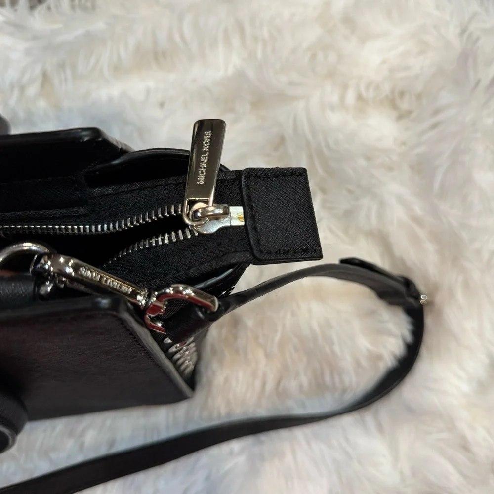 Modern Black MICHAEL Michael Kors Selma Grommet Medium shoulder, crossbody bag - Picture 10 of 16